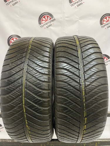 Goodyear Vector 4Seasons R17 215/45
