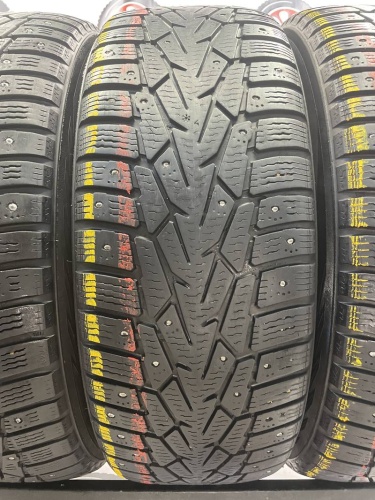Nokian Tyres Hakkapeliitta 7 215/65 R16