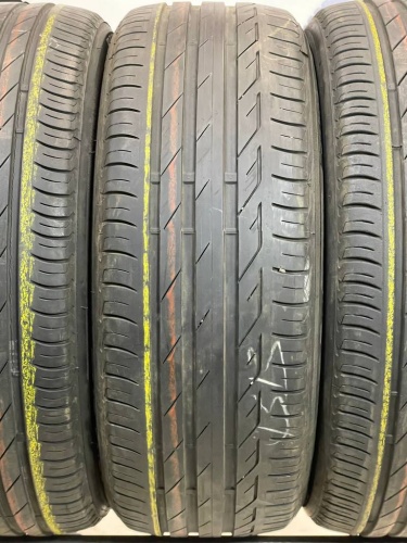 Bridgestone Turanza T001 R17	215/50
