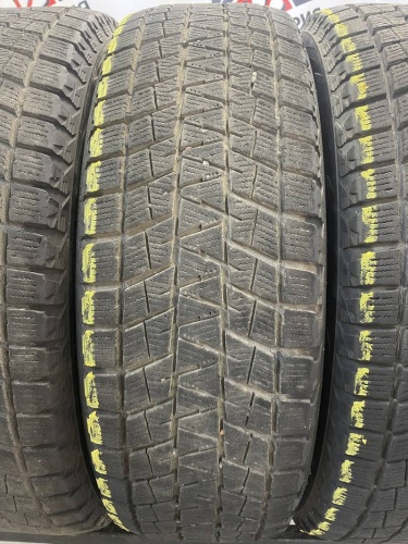 Bridgestone Blizzak DM-V1 R16 215/70