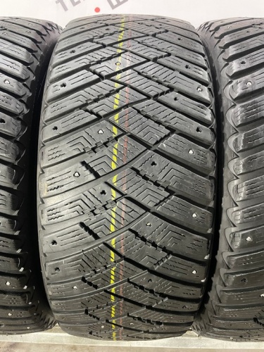 Goodyear Ultragrip Ice Arctic R18 235/50
