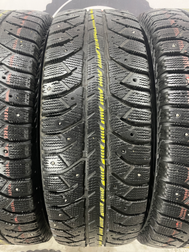 Bridgestone Ice Cruiser 7000 R15 205/70