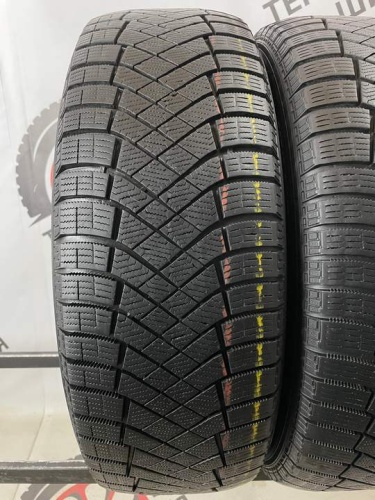 Pirelli Ice Zero FR R18 235/65