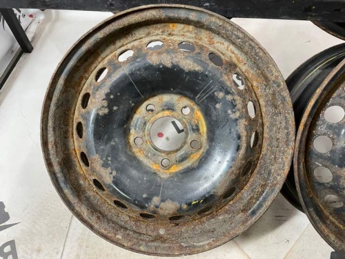 Штампы Nissan Orig. Чёрные/ржавые R16 5X114,3/D66,1/ET40/J6,5