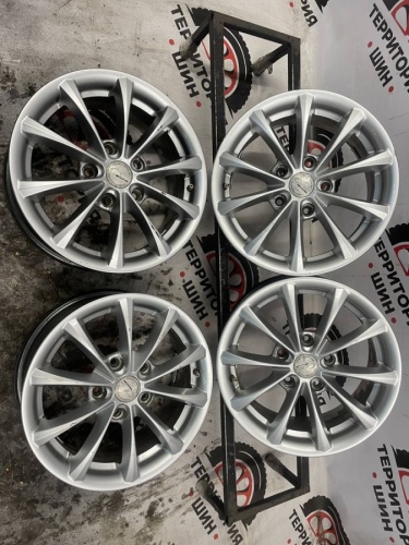 Литые  R15 5х114.3 ЦО66.1 ЕТ52 6.5J