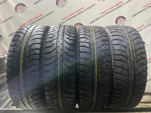 Bridgestone Ice Cruiser 7000 R16 215/65