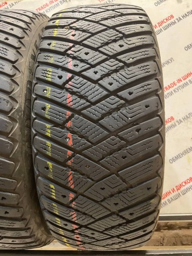 Goodyear UltraGrip Ice Arctic R16	205/55