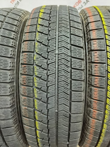 Bridgestone Blizzak VRX R16 215/65