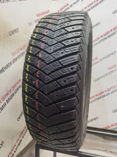 Goodyear UltraGrip Ice Arctic R17	215/65