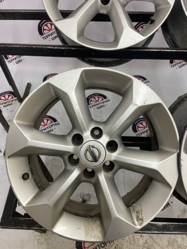 Nissan Литье Оригинал R17 6*114.3 d66.1 et30 7j