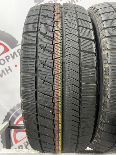 Bridgestone Blizzak VRX R17 215/55