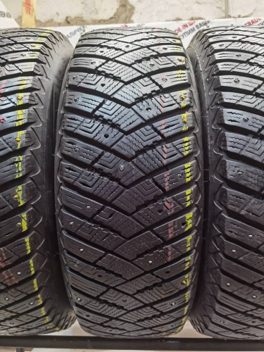 Goodyear UltraGrip IceArctic SUV 4x4 R17 225/65