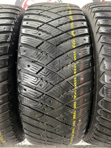 Goodyear Ultragrip Ice Arctic R16 215/60
