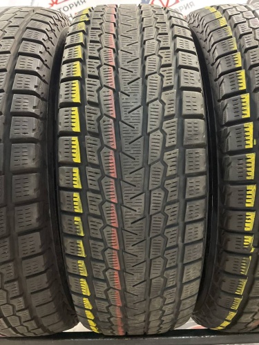 Yokohama Ice Guard G075 R16 215/70