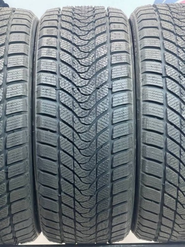 Zeta Antarctica 5+ R17	215/45