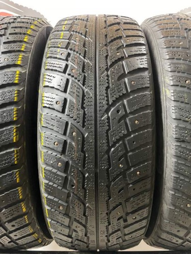 Kumho IzenRV Stud R17 225/65