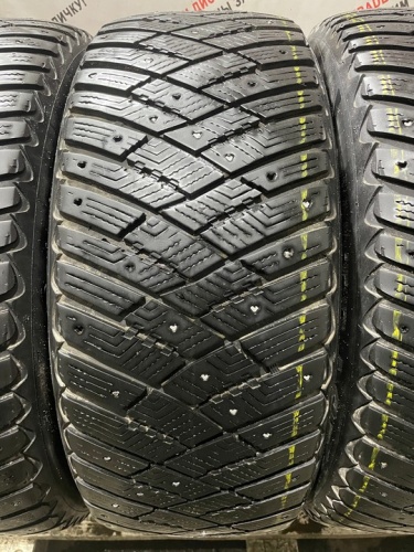 Goodyear Ultragrip Ice Arctic R17 235/55