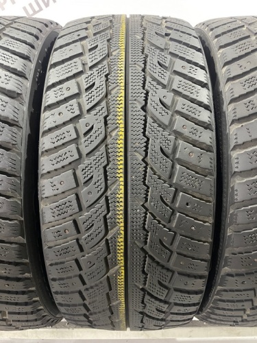 Kumho I'Zen RV Stud KC16 R17 235/55