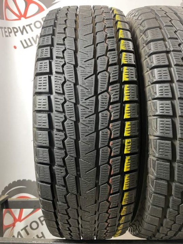Yokohama Ice Guard GO75 R16 215/70