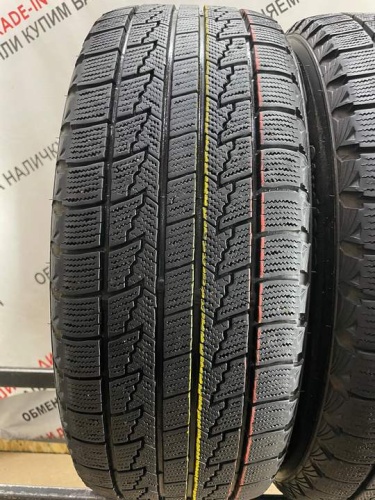 Roadstone winguard ice R16 215/60