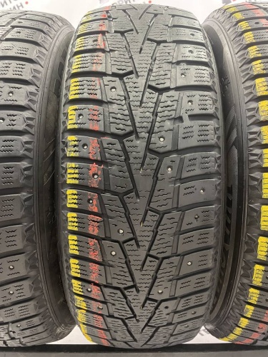 Roadstone Winguard WinSpike R17 215/60