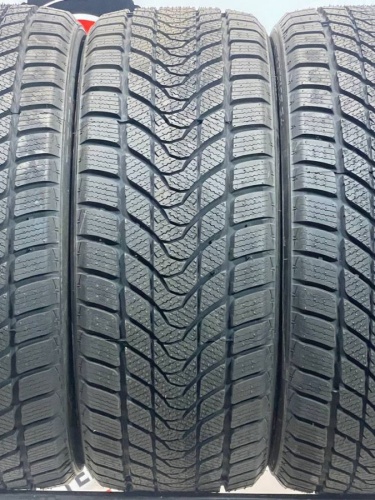 Zeta Antarctica 5+ R17	215/45