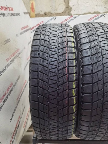Bridgestone Blizzak DM-V1 R17	215/70