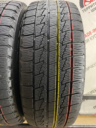 Roadstone winguard ice R16 215/60