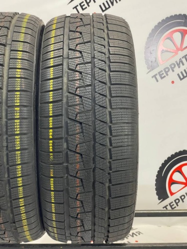 RoyalBlack RoyalWinter UHP R18	225/45