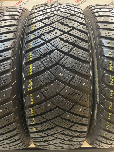 GoodYear UltraGrip IceArctic SUV 4x4 R17   215/65