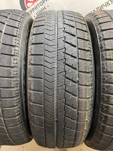 Bridgestone Blizzak VRX R17 215/60