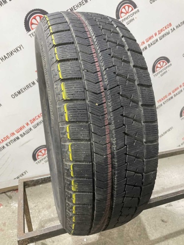 Bridgestone Blizzak VRX R16 215/60
