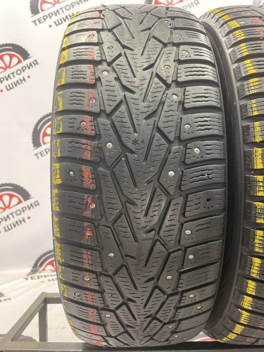 Nokian Tyres Hakkapeliitta 7 215/65 R16