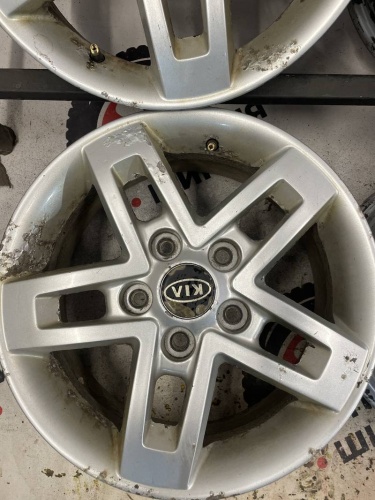 Литые копия Kia R15 5x114.3 DIA 67.1 ET44 6J