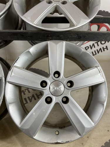 Литые Nissan R15 5х114,3/66,1/ET 45/J6