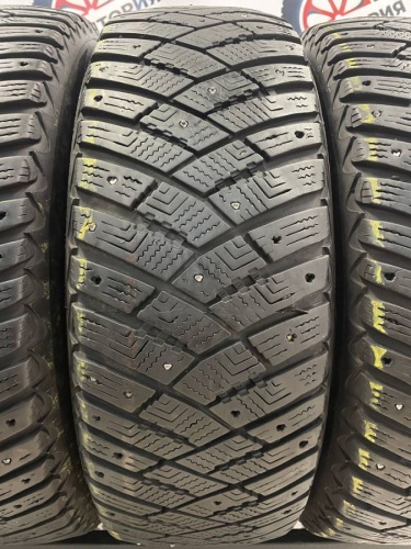 Goodyear UltraGrip Ice Arctic SUV 215/65 R16