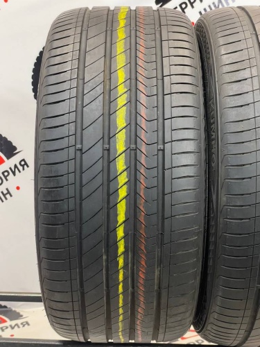 Kumho Majesty 9 Solus TA91 R20 275/35